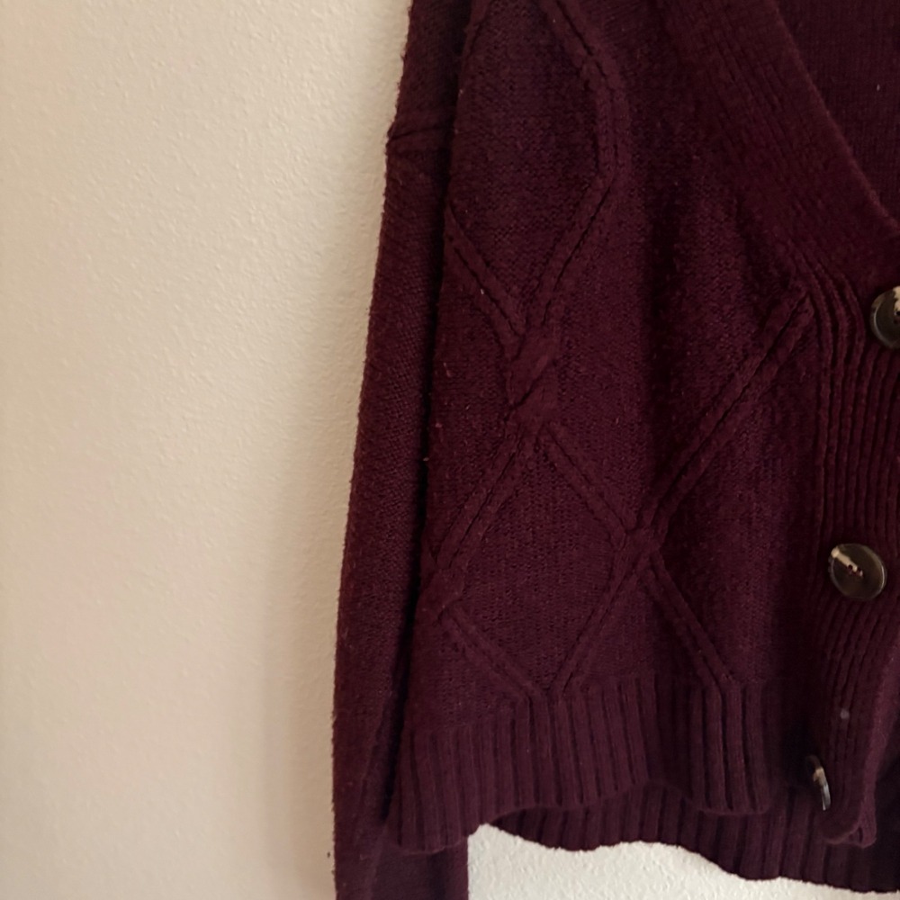 Moral Fiber Burgundy Cable Knit Cropped V‎ Neck Button Cardigan Sweater Women XL - Picture 4 of 7